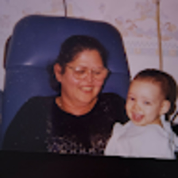 Meet your Posher, Mari - Picture 1 of 1